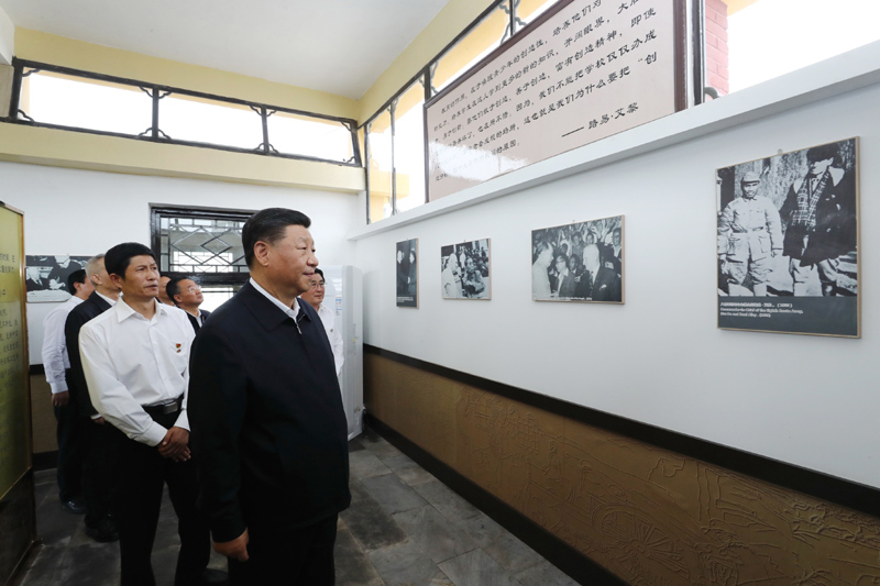 8月19日至22日，中共中央總書記、國家主席、中央軍委主席習近平在甘肅考察。這是20日下午，習近平在張掖市山丹培黎學校參觀學校創(chuàng)辦人路易·艾黎故居。